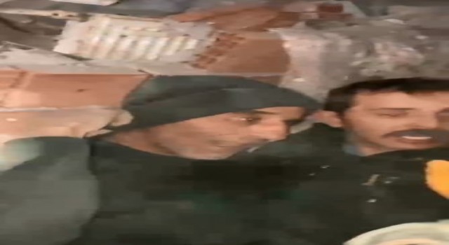 Enkazdan 66 saat sonra çıkarıldı, şehadet parmağını havaya kaldırarak Allah işinizi rast getirsin; Allahu Ekber dedi