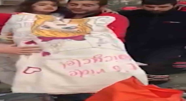 Enkazdan çıkarılan küçük kızın abimi çıkarmadınız mı daha sözleri yürekli sızlattı