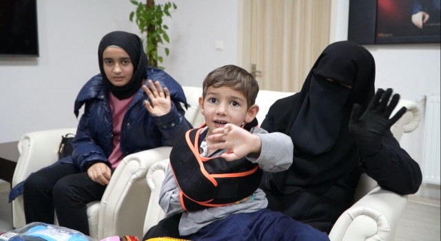 Enkazdan yaralı kurtulan depremzede çocuklar, Denizlide anneleriyle buluştu