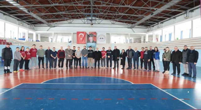 ERÜ Rektörü Altundan deprem kampanyası gönüllülerine teşekkür ziyareti