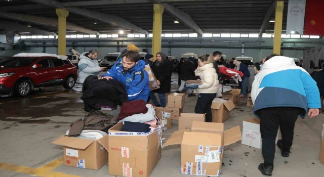 ERÜden deprem bölgesine uzanan yardım eline destek yağıyor