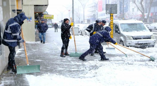 Erzincan beyaza büründü