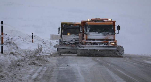 Erzincanda kardan 31 köy yolu ulaşıma kapalı