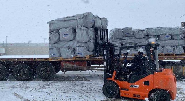 Erzincandaki AFAD lojistik deposundan deprem bölgelerine yardım