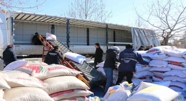 Erzincandan deprem bölgesine yardımlar devam ediyor