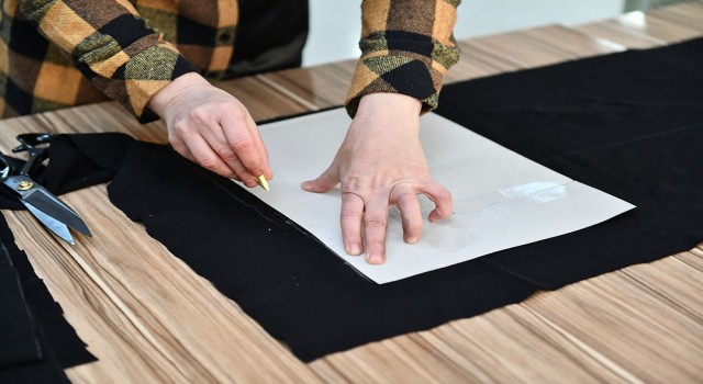 Esenyurtlu kadınlar depremzedeler için üretiyor