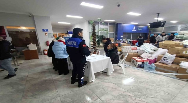 Esenyurtta vatandaşlar depremzedeler için seferber oldu