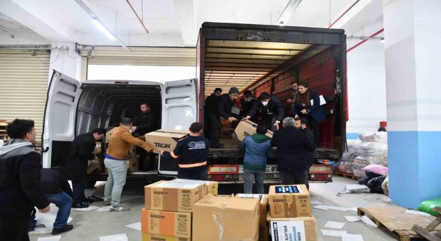 Esenyurttan deprem bölgesine 543 bin ihtiyaç malzemesi gönderildi