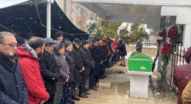 Eşi ve çocuğuyla birlikte enkaz altında can vermişti, Kocaelide son yolculuğuna uğurlandı