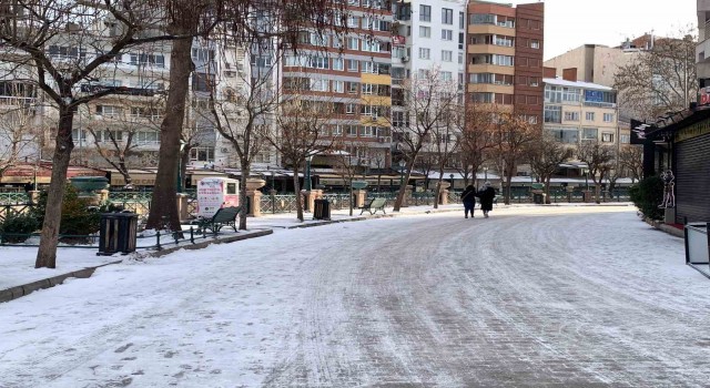 Eskişehir tekrar beyaz örtüyle kaplandı