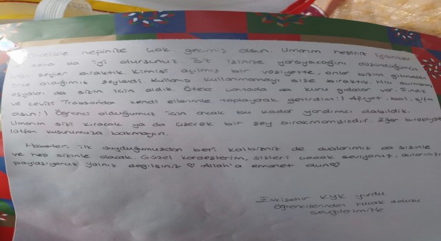 Eskişehirde üniversiteliler depremzedeler için masalarını dolu bıraktı