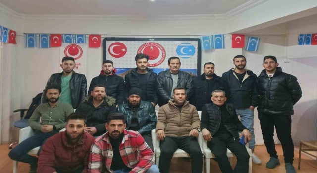 Eskişehirde yaşayan Irak Türkmenleri, yardım için gittikleri afet bölgesinde döndü