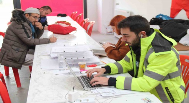 Eskişehirdeki yardımseverlerden depremzedeler için ‘organize sistem