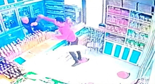 Esnafa çakılı kabus yaşattı: O anlar kamerada