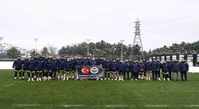 Fenerbahçeden destek pankartı: Ülkemizin başı sağ olsun