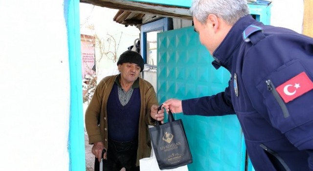 Festivale katılamayan yaşlılara Sivrihisar Belediyesinden anlamlı hareket