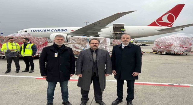 Frankfurttan Türkiyeye 200 ton acil yardım malzemesi gönderildi
