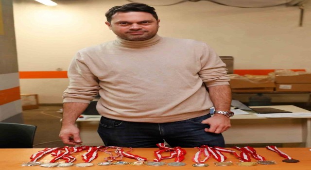 Galatasaraylı eski yüzücü Berke Turgandan depremzedelere destek