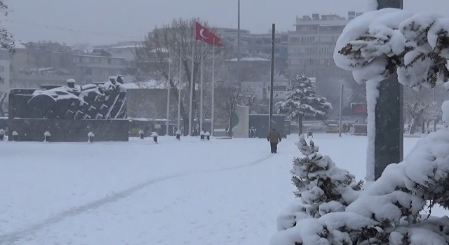 Gaziantepte kar yağışı etkili oluyor