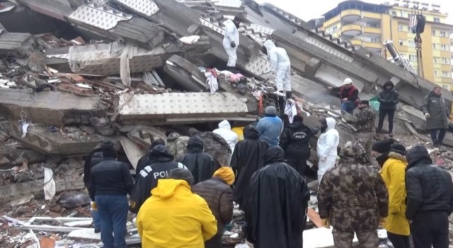 Gaziantepteki enkazda çalışmalar devam ediyor