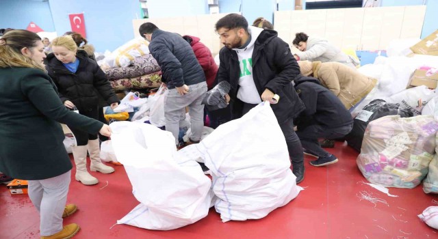 Gaziosmanpaşa Belediyesinden vatandaşa çağrı: Yardımların nakliyesi için tır ve kamyona ihtiyacı duymaktayız