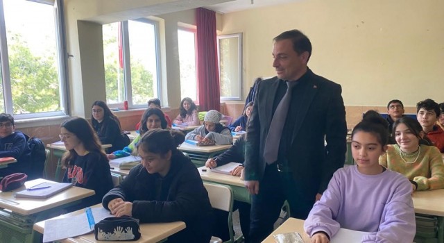 Gazipaşada depremzede çocuklar okula başladı