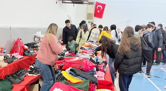 Gazipaşada depremzedeler için sosyal market