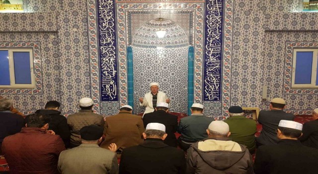 Gazipaşada sabah namazında depremzedeler için Kuran-ı Kerim okundu