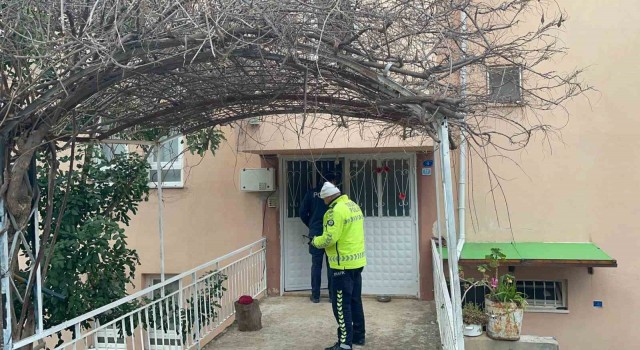 Gazipaşada yaşlı kadın boynundan iple asılmış halde ölü bulundu