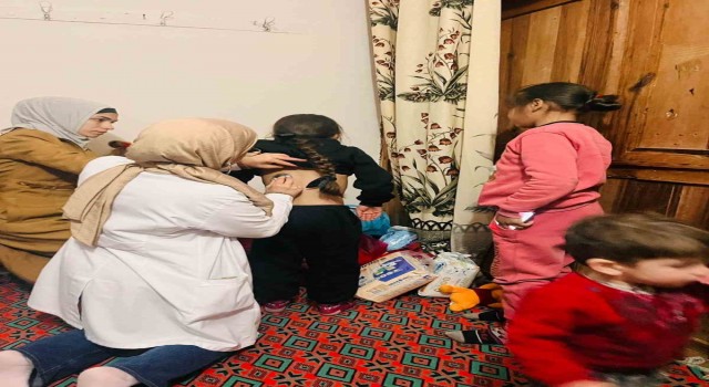 Gazipaşaya getirilen depremzedeler sağlık kontrolünden geçiriliyor