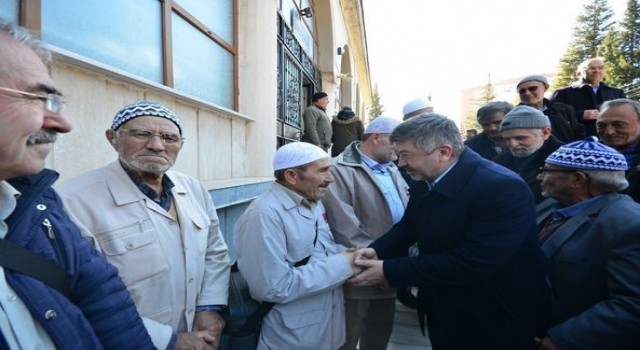 Gedizde 31 vatandaş dualarla umreye uğurlandı