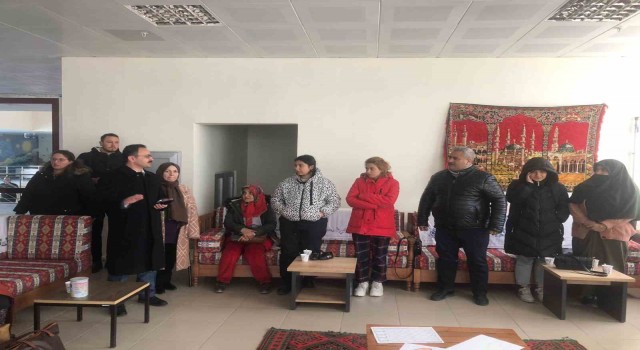 Gedize getirilen depremzedeler KYK yurtlarına yerleştirildiler