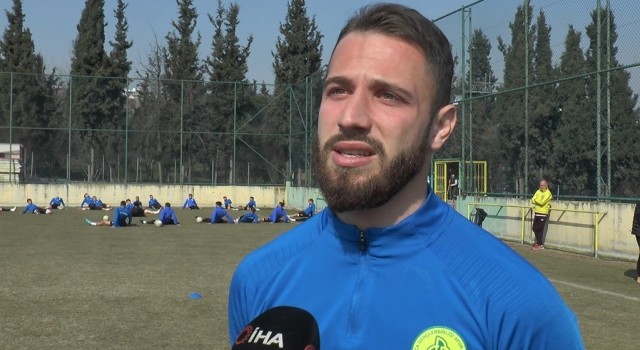 Genç futbolcu, Taner Savutu anlatırken gözyaşlarına hakim olamadı