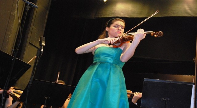 Genç virtüöz ÇDSOda konser verdi