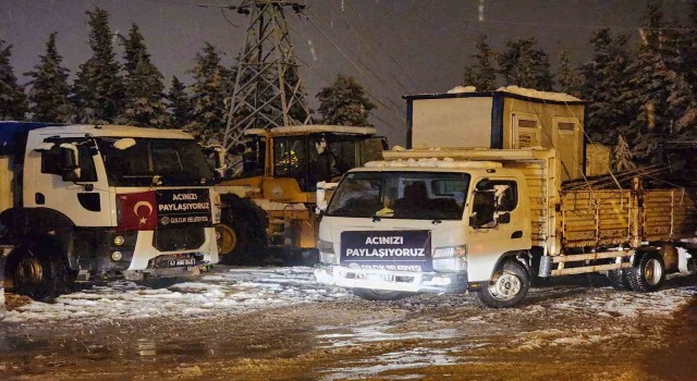 Gölcükten deprem bölgesine 15 tır dolusu yardım