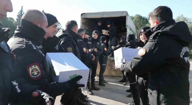 Gönüllü 225 polis İzmirden deprem bölgesine gitti