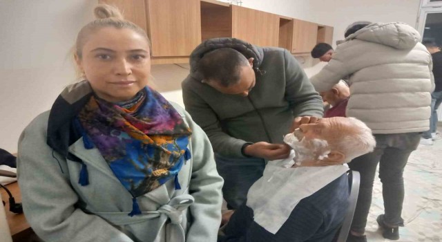 Gönüllü berber ve kuaförlerden depremzedelere kişisel bakım desteği