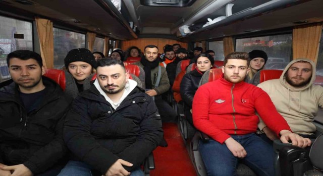 Gönüllü sağlıkçılar afet bölgesine gitmek için İzmitten yola çıktı