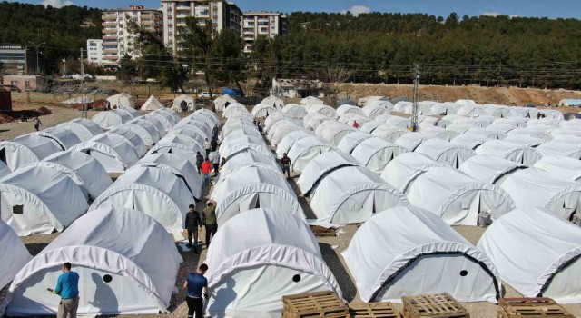 Gönüllülerin desteğiyle Adıyamanda çadır kentler kuruluyor
