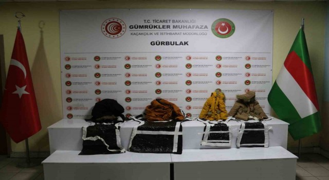 Gümrük Kapısında çocuk montuna saklanmış uyuşturucu ele geçirildi