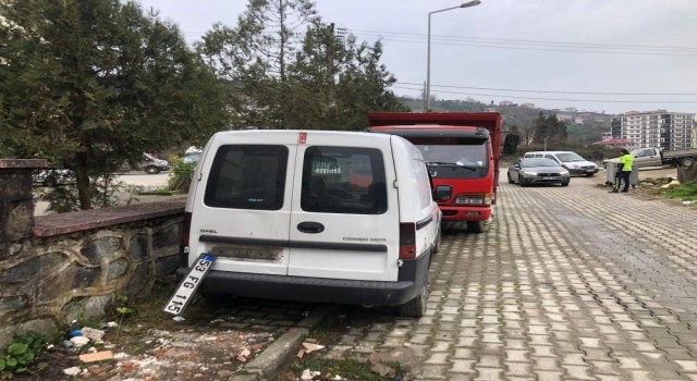 Gündüz vakti araba çalan 2 hırsız tutuklandı
