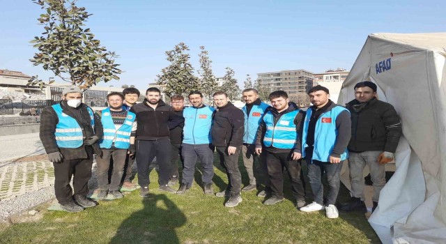 Güney Koreli Jin, TDV gönüllüsü olarak Hatayda depremzedelere yardım etti
