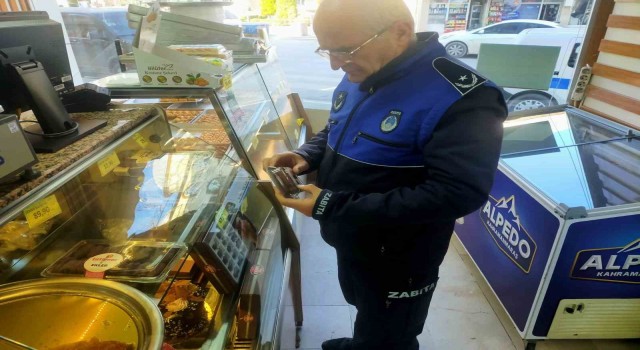 Gürsuda zabıta ekipleri tatlıcıyı denetledi