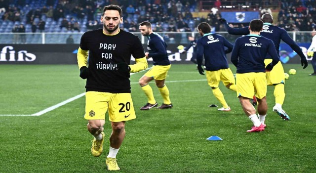Hakan Çalhanoğlu, Türkiye için dua et yazılı tişörtle ısınmaya çıktı