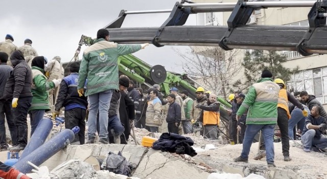 Haliliye Belediyesi 82 noktada depremzedelerin yanında