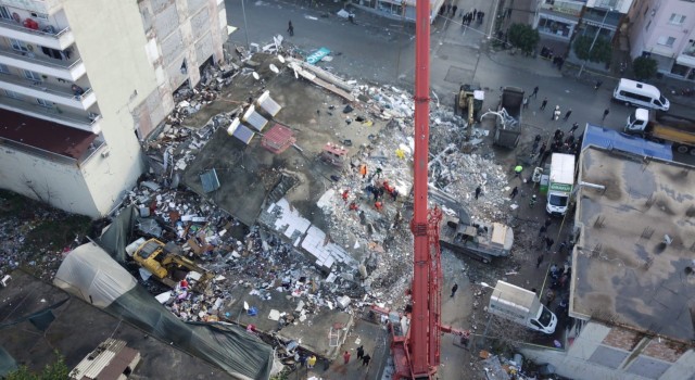 Hatay Payasda çöken binalarda arama kurtarma çalışmaları sürüyor