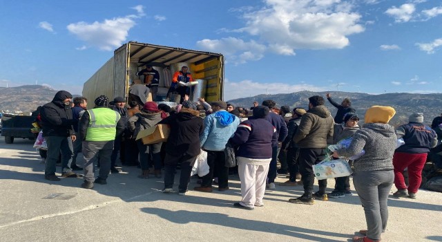 Hatay Samandağda depremzedelerin yaraları sarılıyor