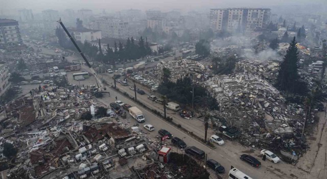 Hataya girişte 40 kilometrelik araç kuyruğu havadan görüntülendi