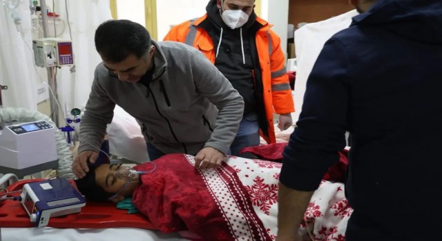Hatayda 150 saat sonra anne ve oğlu sağ kurtarıldı