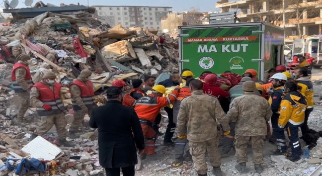 Hatay'da 155'inci saatte 6 aylık hamile Hedil Batal umutları yeşertti